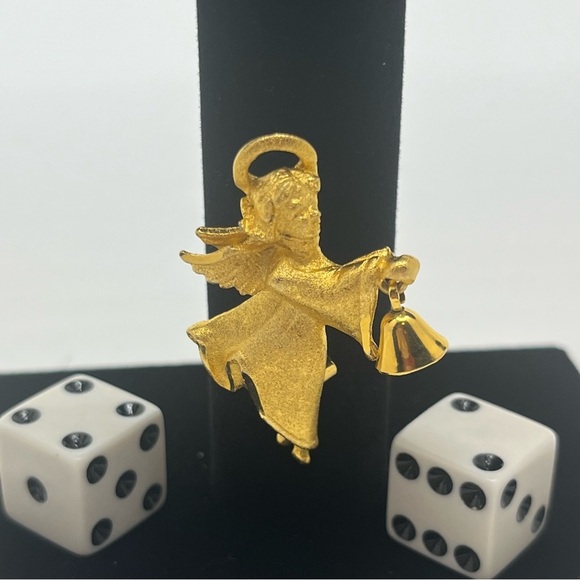 Vintage 70s Gold toned Signed RR
Angel with Dangling Bell Brooch. - Picture 8 of 9